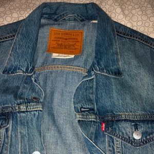 Medium wash Levi’s jacket